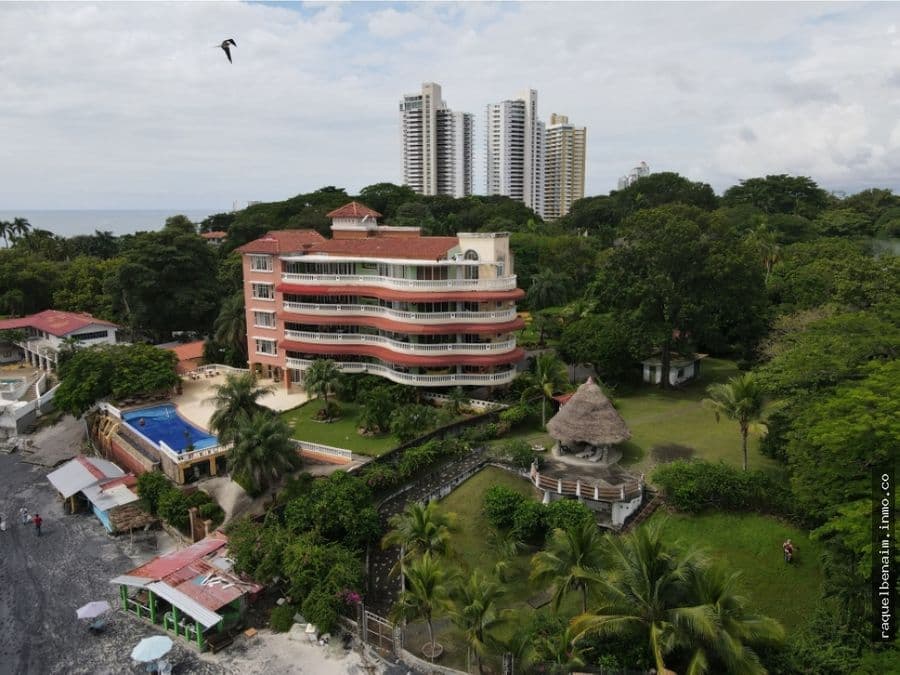 Apartamento en PH Glomo